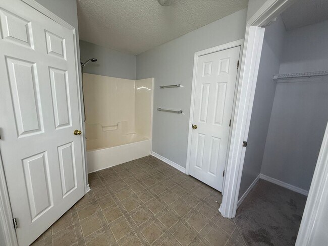 Building Photo - 4902 Chads Cir