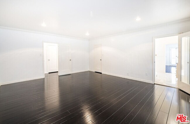 Building Photo - 244 S Mansfield Ave