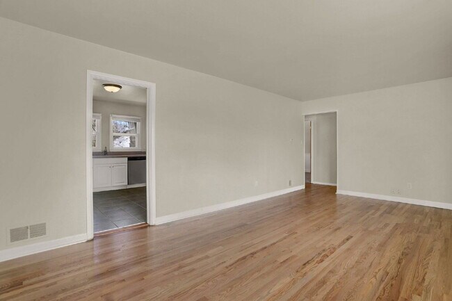 Building Photo - 2318 Templeton Gap Rd