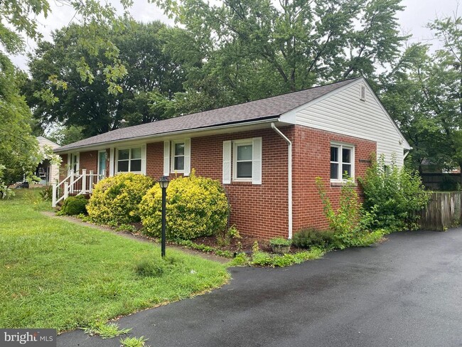 Building Photo - 802 Payton Dr