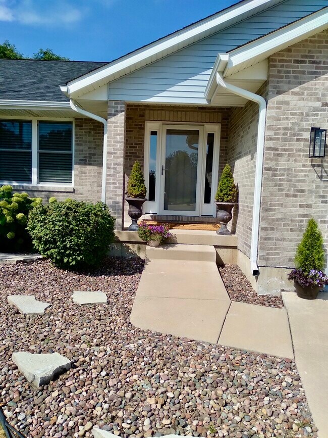 Building Photo - 628 Krpan Ct