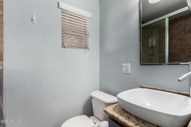 Building Photo - 6839 E Earll Dr