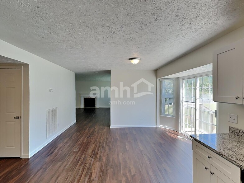 Building Photo - 3408 Ravenel Ct