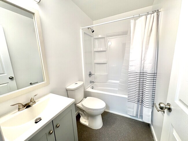 Building Photo - 8424 Jackson Ave