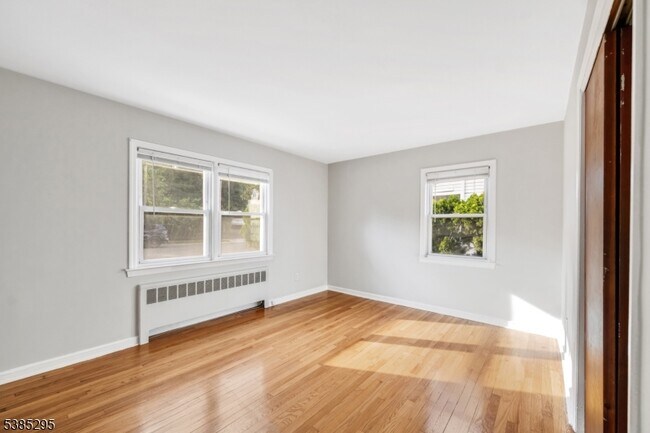 Building Photo - 136 Pine St