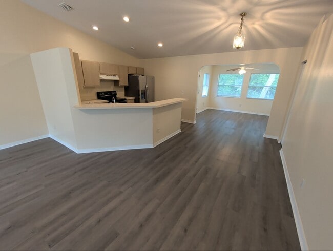Building Photo - 8885 N Gilovu Dr
