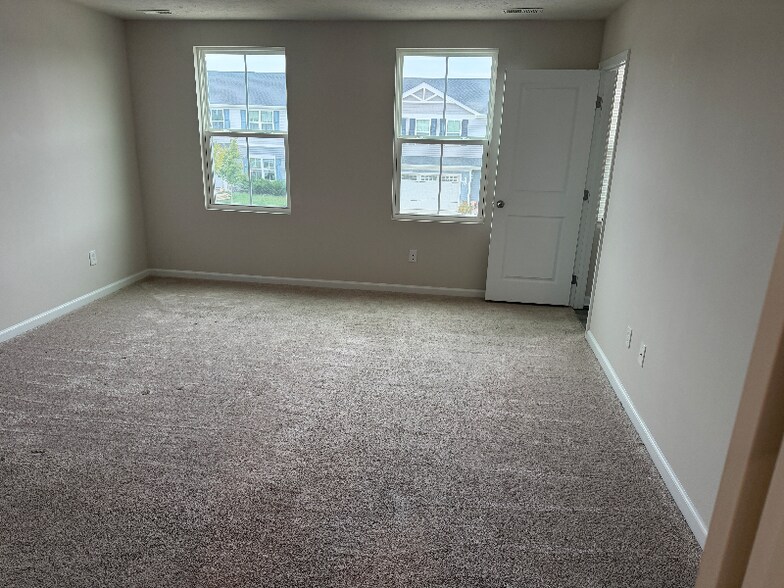 Building Photo - 830 McArthur Dr