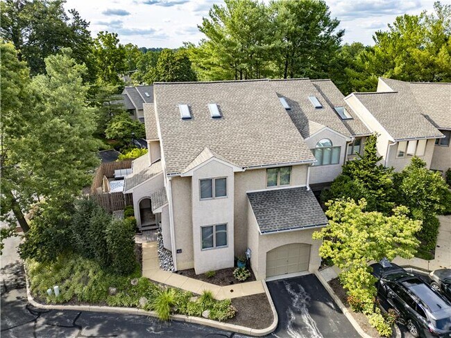Building Photo - 42 Greythorne Woods Cir
