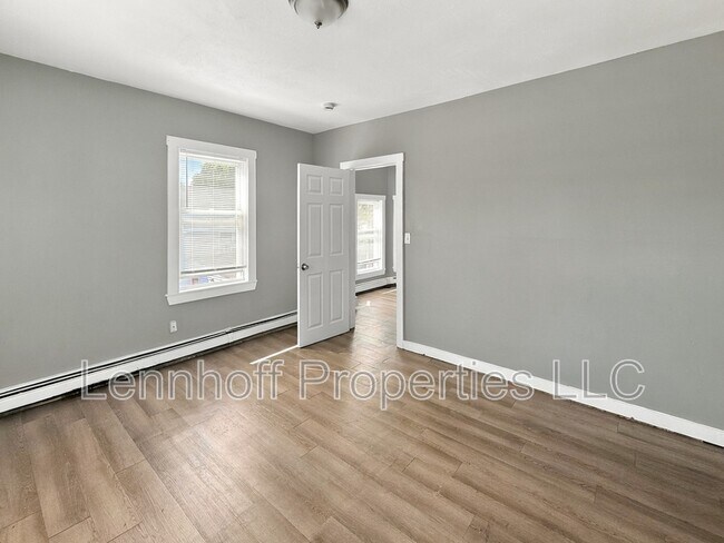 Building Photo - 142 Jewett St