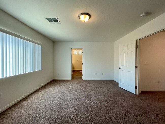 Building Photo - BEAUTIFUL 5 BED 3.5 BATH 3 FLOORS 2 CAR GARAGE SINGLE FAMILY HOME W/ LARGE LOFT & BACKYARD FOR RENT!
