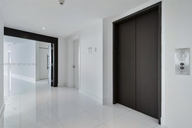 Building Photo - 900 Biscayne Blvd
