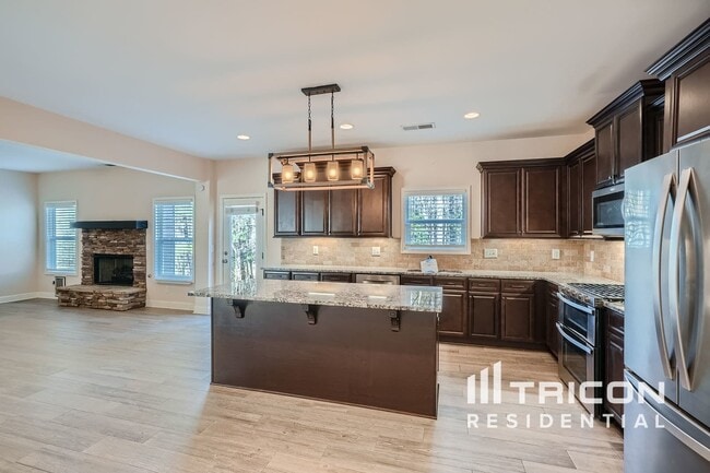 Building Photo - 922 Ashton Park Dr SW