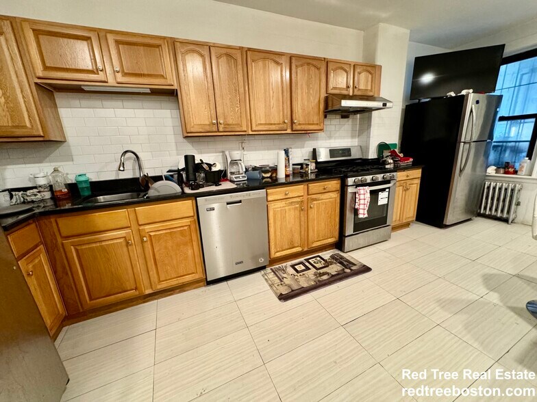 Building Photo - 872 Huntington Ave