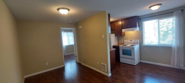 Building Photo - Lovely 1 Bedroom Apartment in the Lettered Streets District