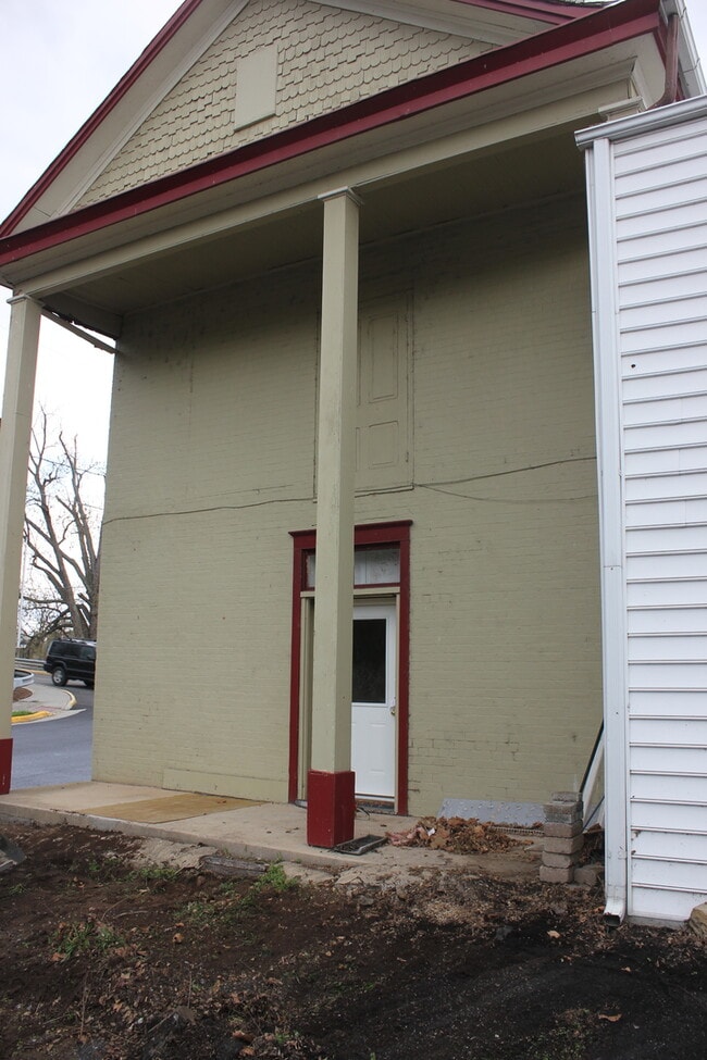 Building Photo - 218 S Main St
