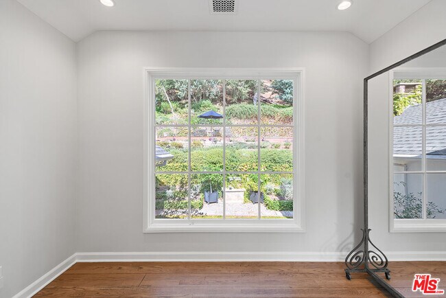 Building Photo - 9305 Hazen Dr