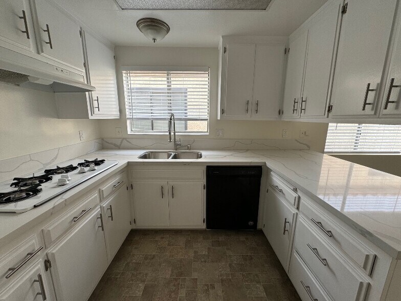 Building Photo - 840 3rd St