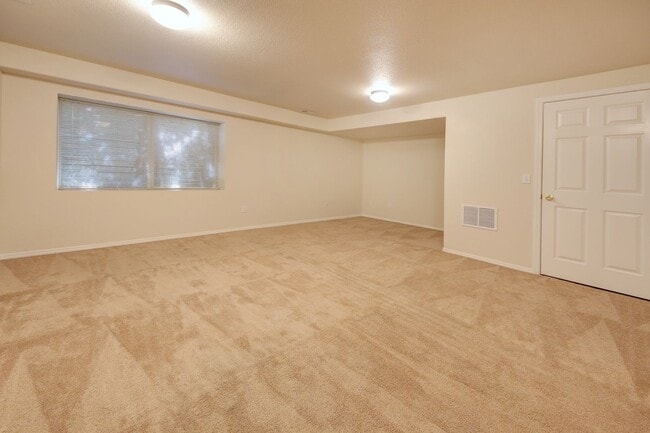 Building Photo - Low-Maintenance Living in Colorado Springs