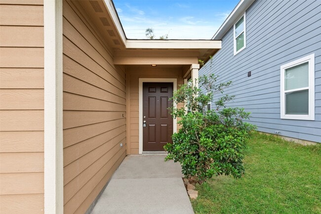 Building Photo - 16940 W Juneau St