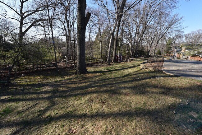 Building Photo - Amazingly Beautiful Fully Renovated 4BR/DEN/3FB/GAR North Bethesda Home