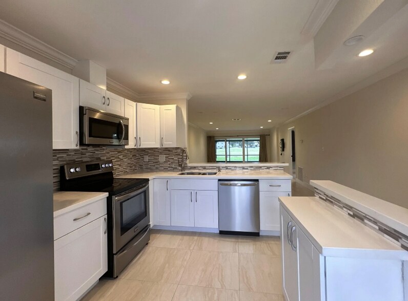 Primary Photo - 9638 Oakburst Ln