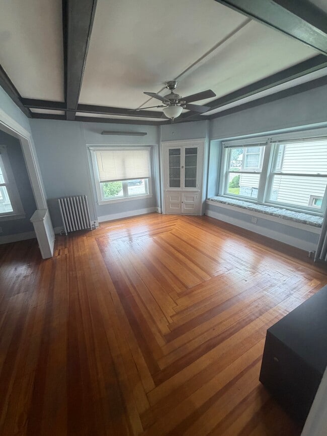 Building Photo - 923 W Boylston St