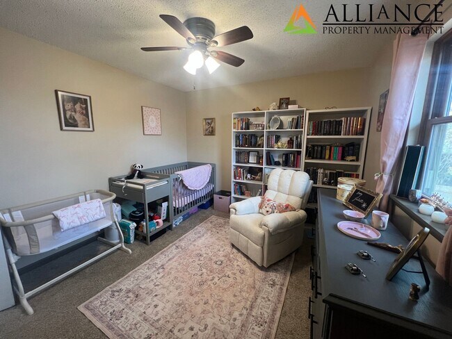 Building Photo - Beautiful Home with Easy Access to Ft. Riley!