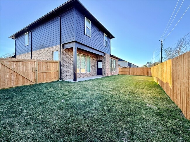 Building Photo - 408 Magnolia Ln