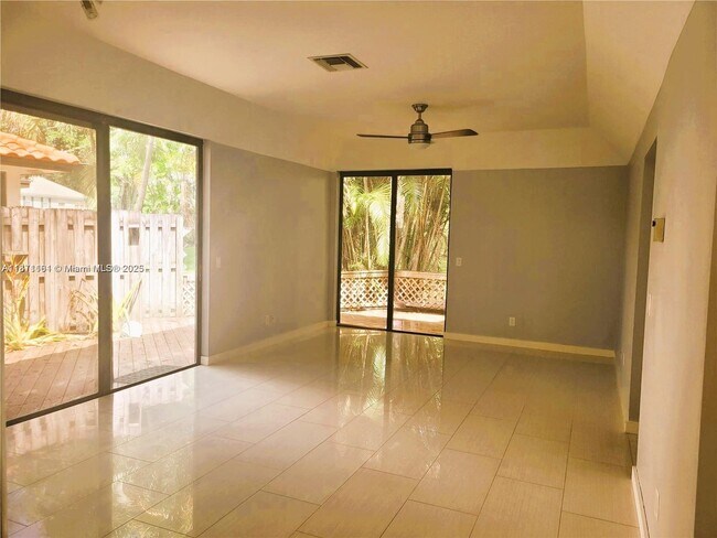 Building Photo - 5845 Fox Hollow Dr