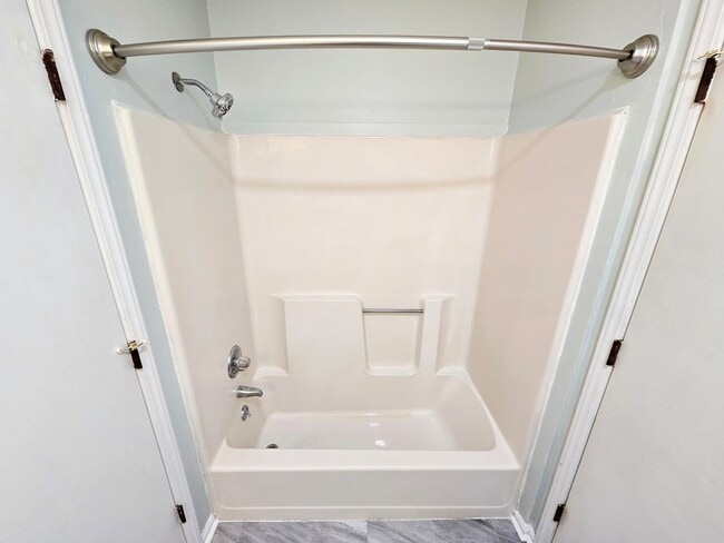 Building Photo - This charming 2 bedroom, 1 bathroom home is now available for rent.