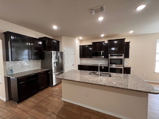 Building Photo - Spacious 5-Bedroom Harker Heights Home with 3 Living Areas & 3-Car Garage