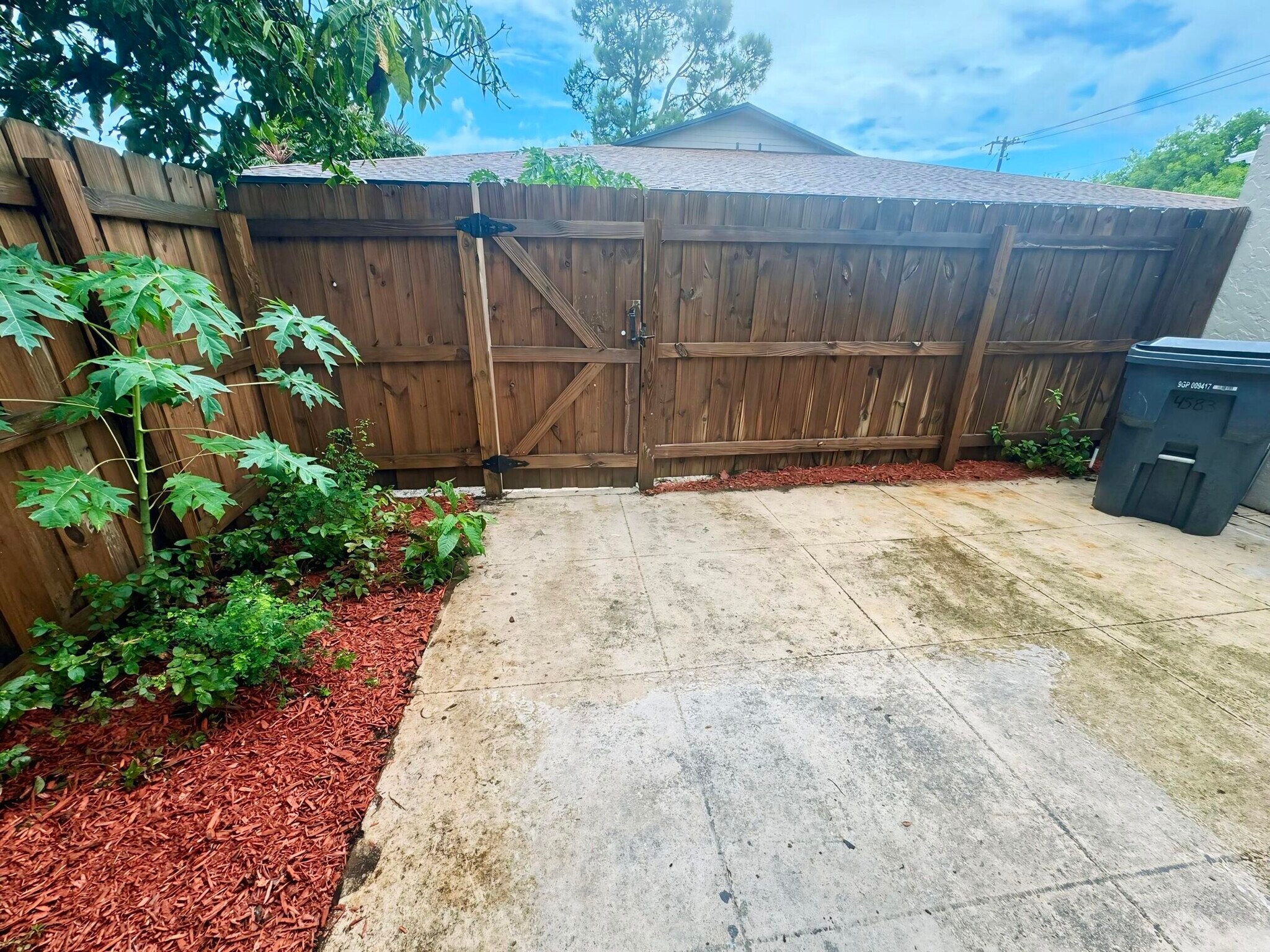 Building Photo - 4583 Barclay Cres
