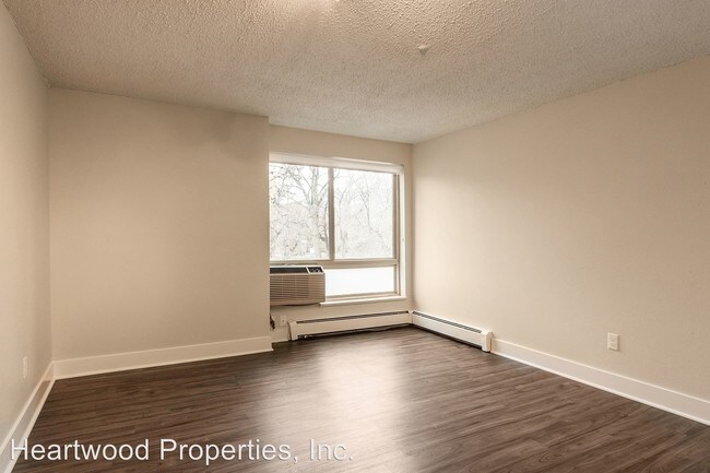 Building Photo - 2121 Canyon Blvd