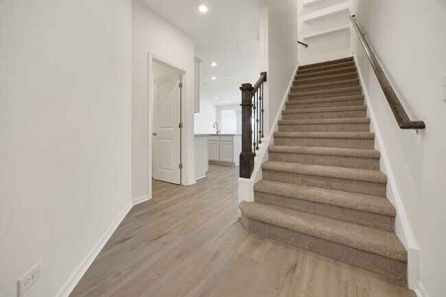Building Photo - 537 Watercress Dr