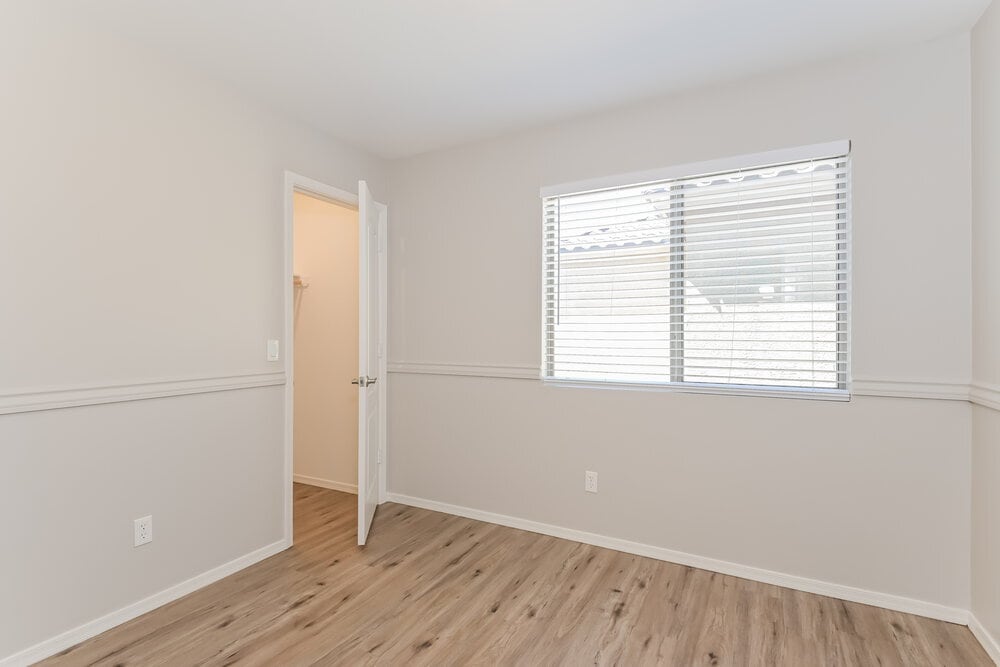 Building Photo - 664 W Amber Sun Dr