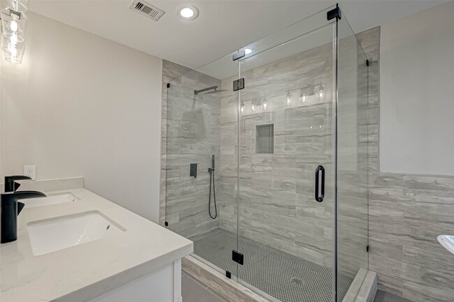 Building Photo - 2111 Nina Lee Ln