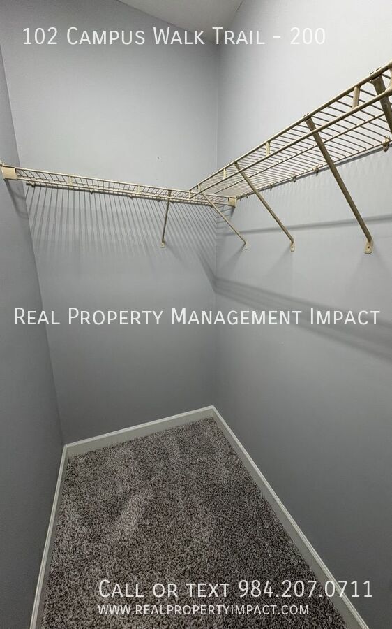 Building Photo - 102 Campus Walk Trl