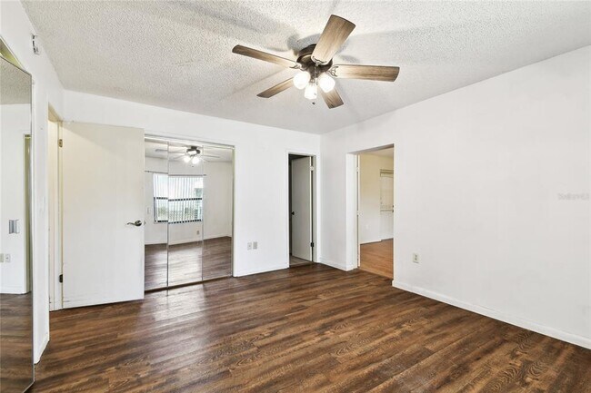 Building Photo - 1102 Shadowbrook Dr N