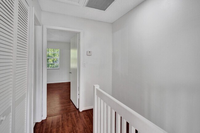 Building Photo - 2884 S Cambridge Ln
