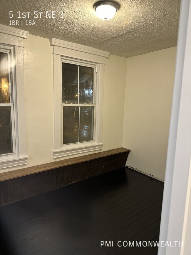 Building Photo - 1 Bed / 1 Bath Apartment (Available 4/10/25)