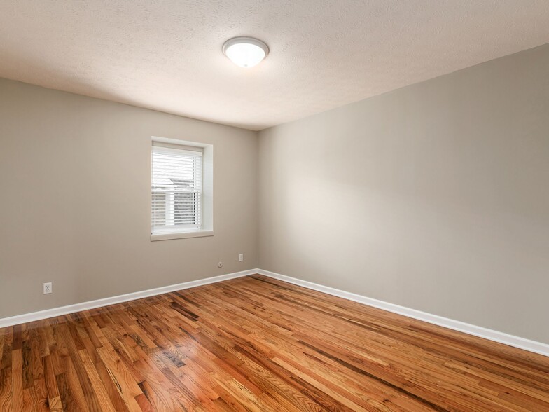 Building Photo - 1766 Willoway Cir S