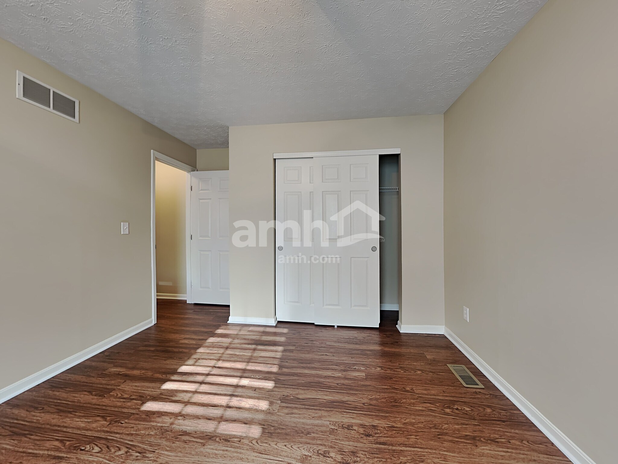 Building Photo - 7 Flamingo Ct