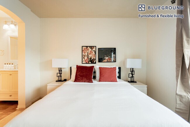 Building Photo - 354 Montecito Way