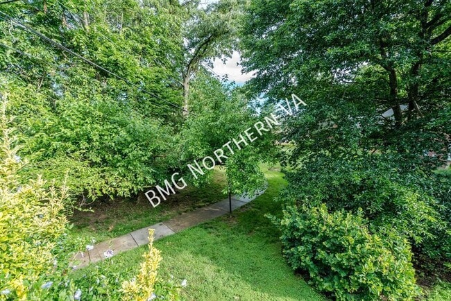 Building Photo - 108 N George Mason Dr
