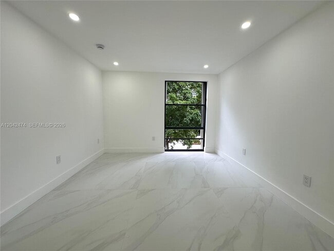 Building Photo - 17620 Atlantic Blvd