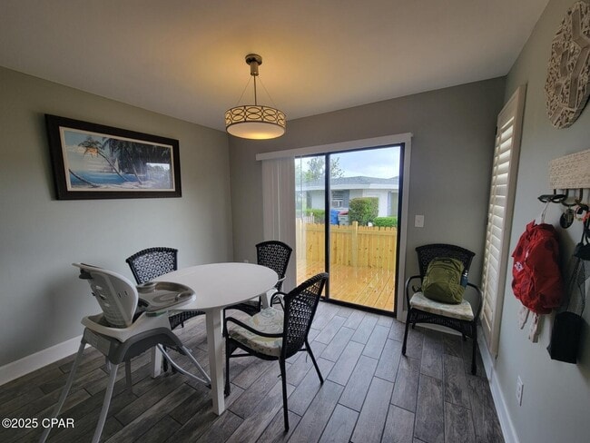 Building Photo - 633 Amberjack Dr