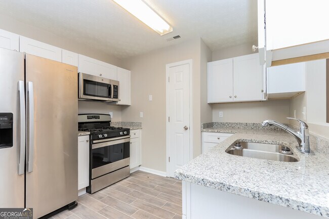 Building Photo - 330 Fallview Dr