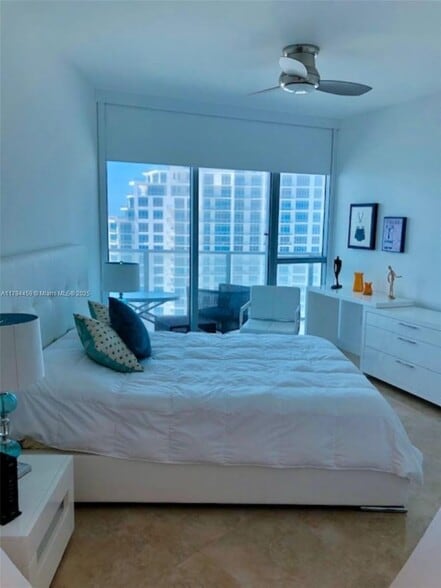 Building Photo - 3101 S Ocean Dr