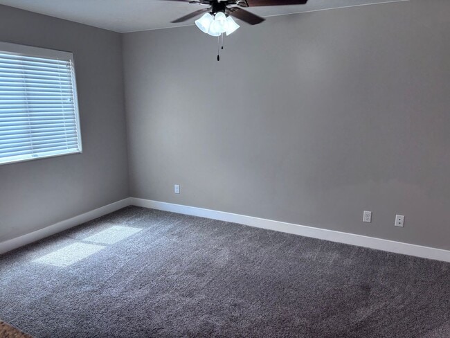 Building Photo - 3 Bed / 2.5 bath Desert Hills Townhome wit...