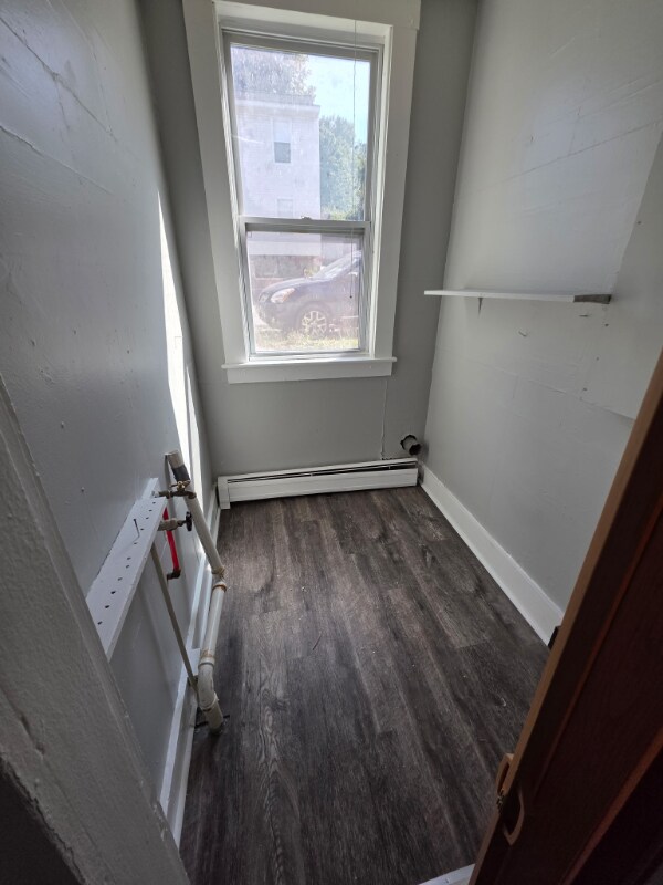 Building Photo - 37 Maple St